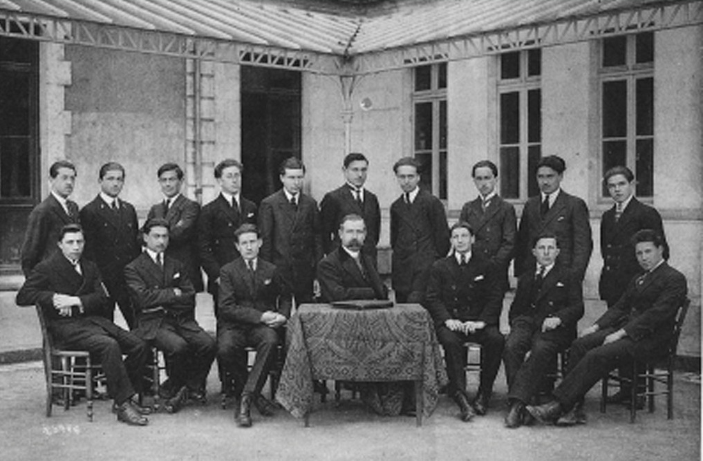 Les eleves de l'ecole normale 2eme annee