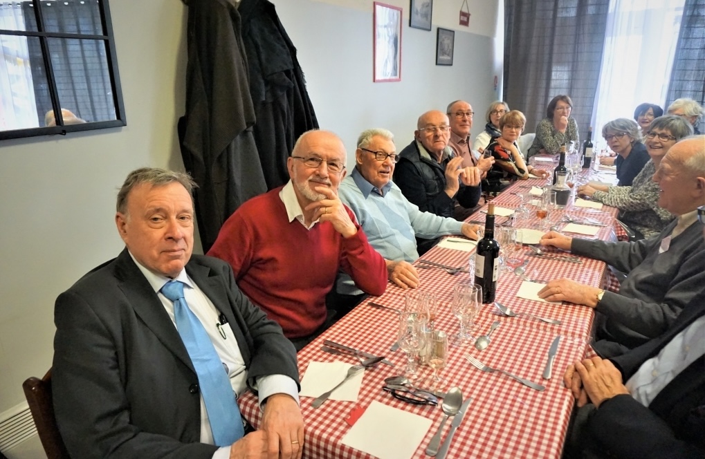 Les tables du banquet.