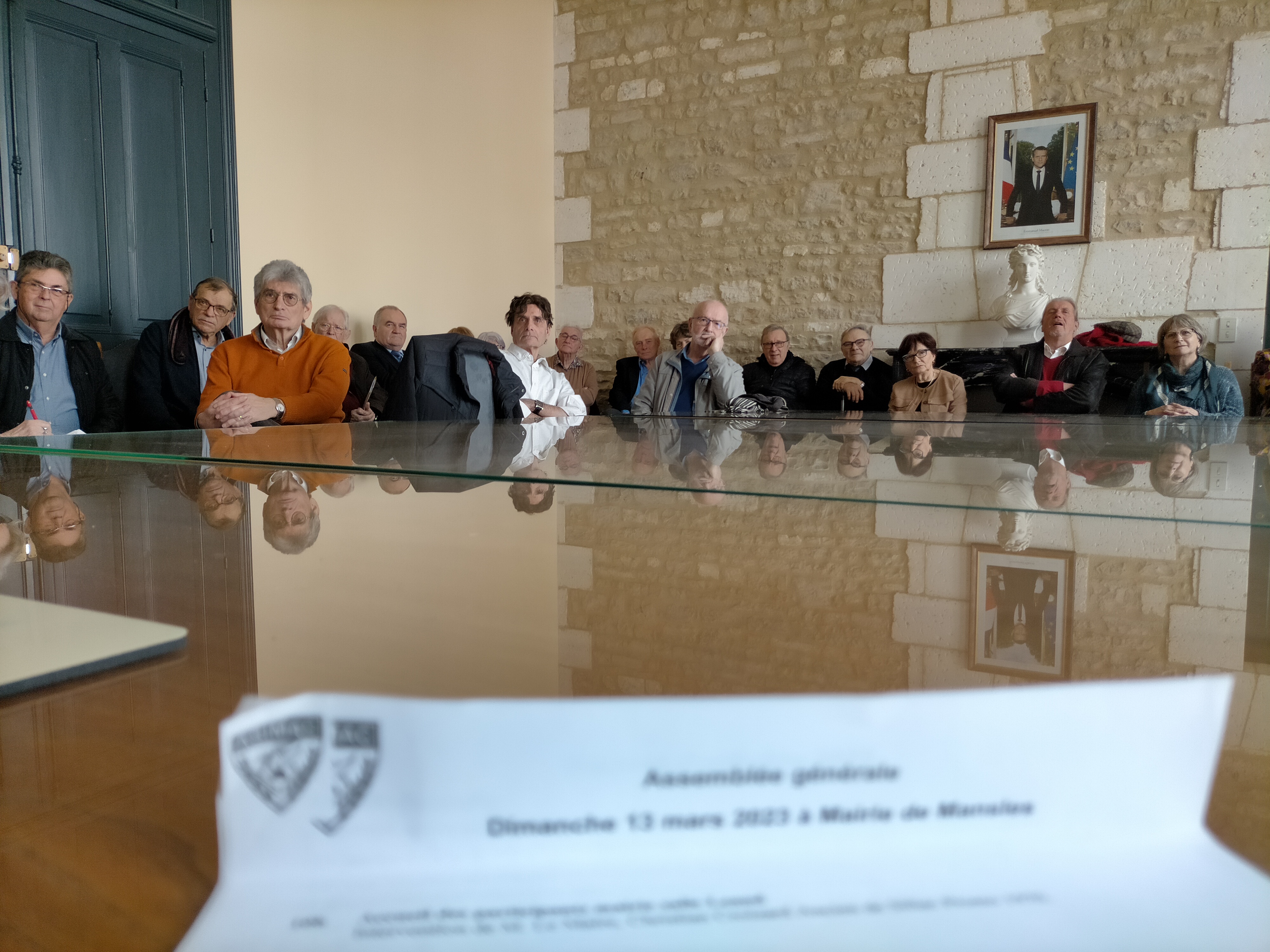 Pendant l'AG.