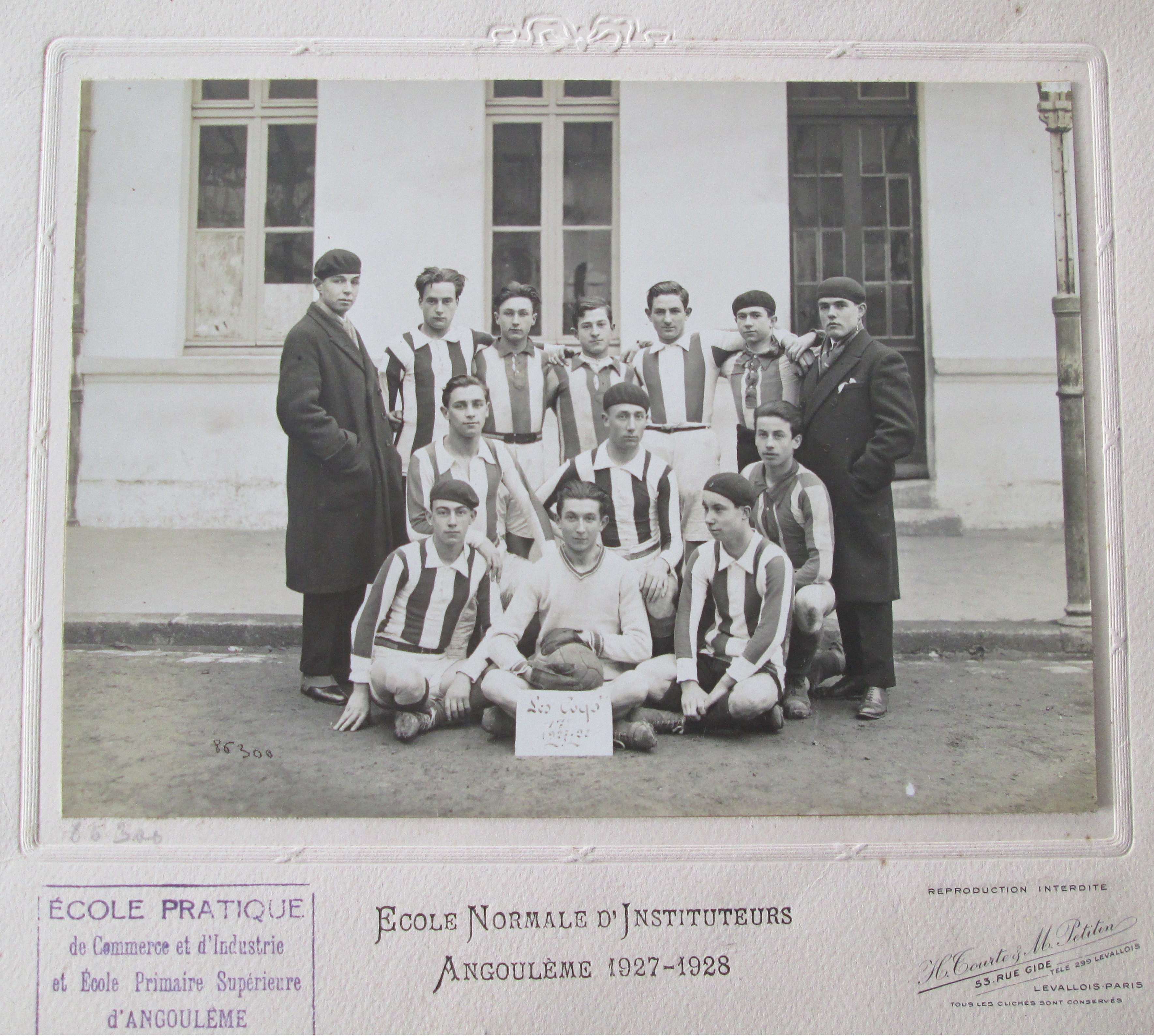 "Les Coqs" club de foot de l'Ecole pratique.